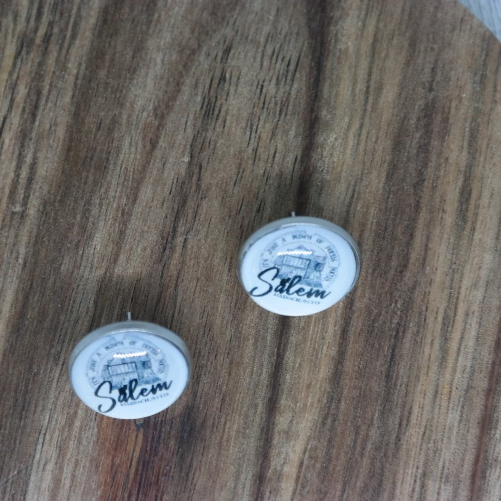 Hocus Pocus stud earrings - Picture 4 of 5